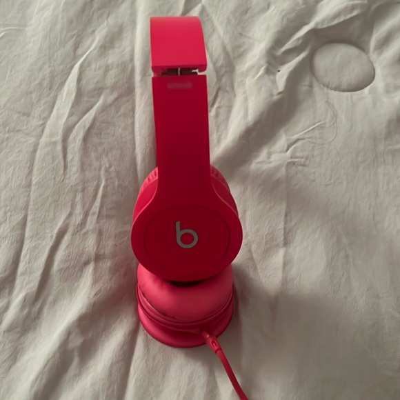Beats Solo 2 - bright pink with case, corded. No tears or scratches - Picture 1 of 8
